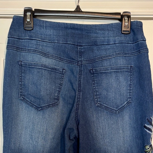 Blue Floral Embroidered Women's Jeans - Picture 5 of 6